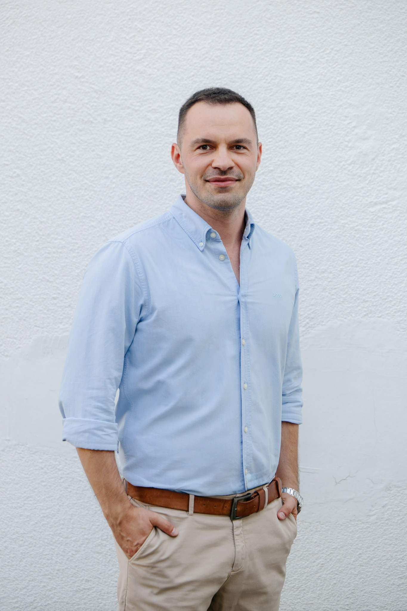 Emil Ziółkowski, rzeczoznawca majątkowy, w błękitnej koszuli